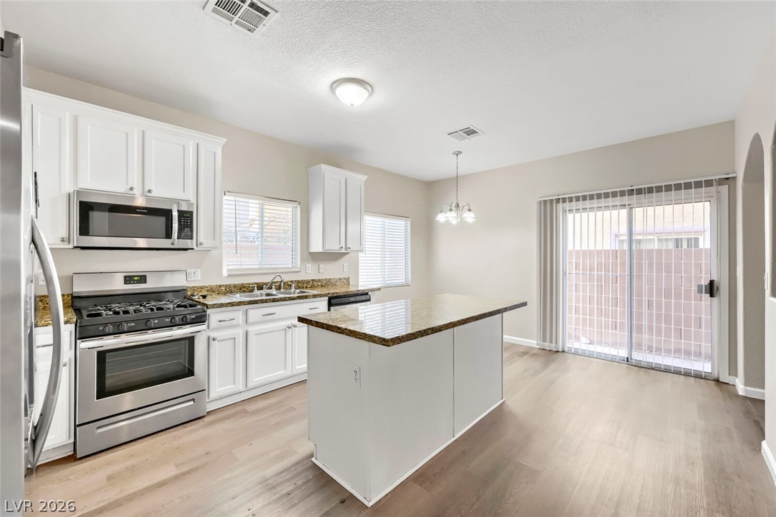 24 Rosa Rosales Court Property Photo 12