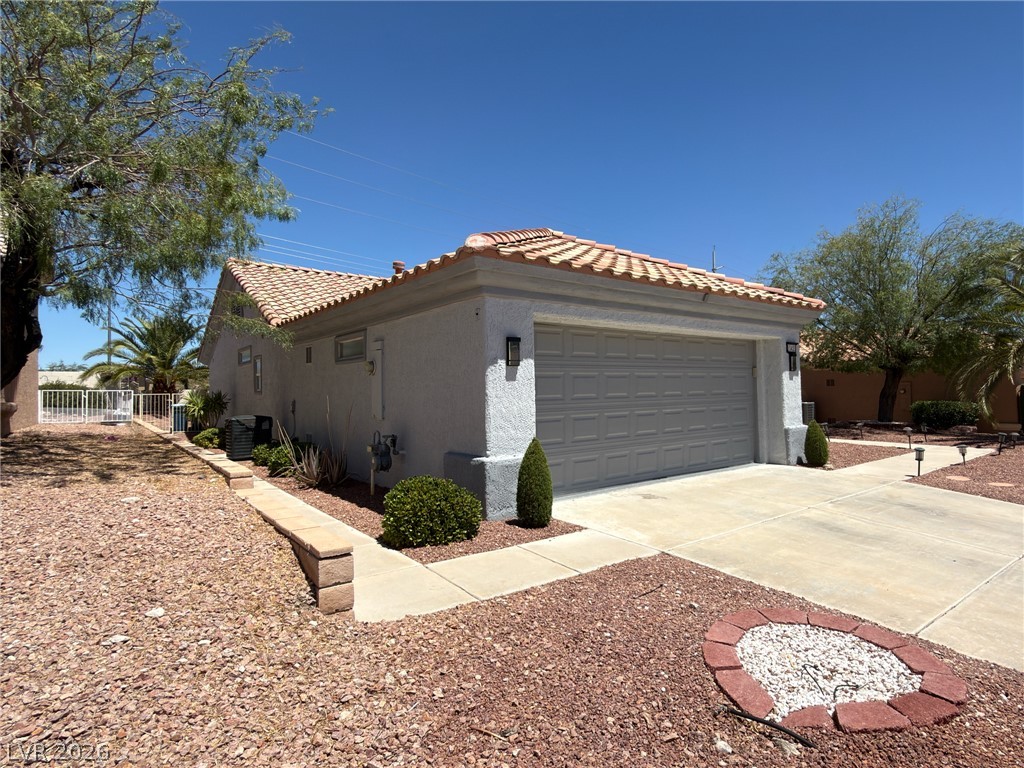 10420 Villa Ridge Drive Property Photo 2