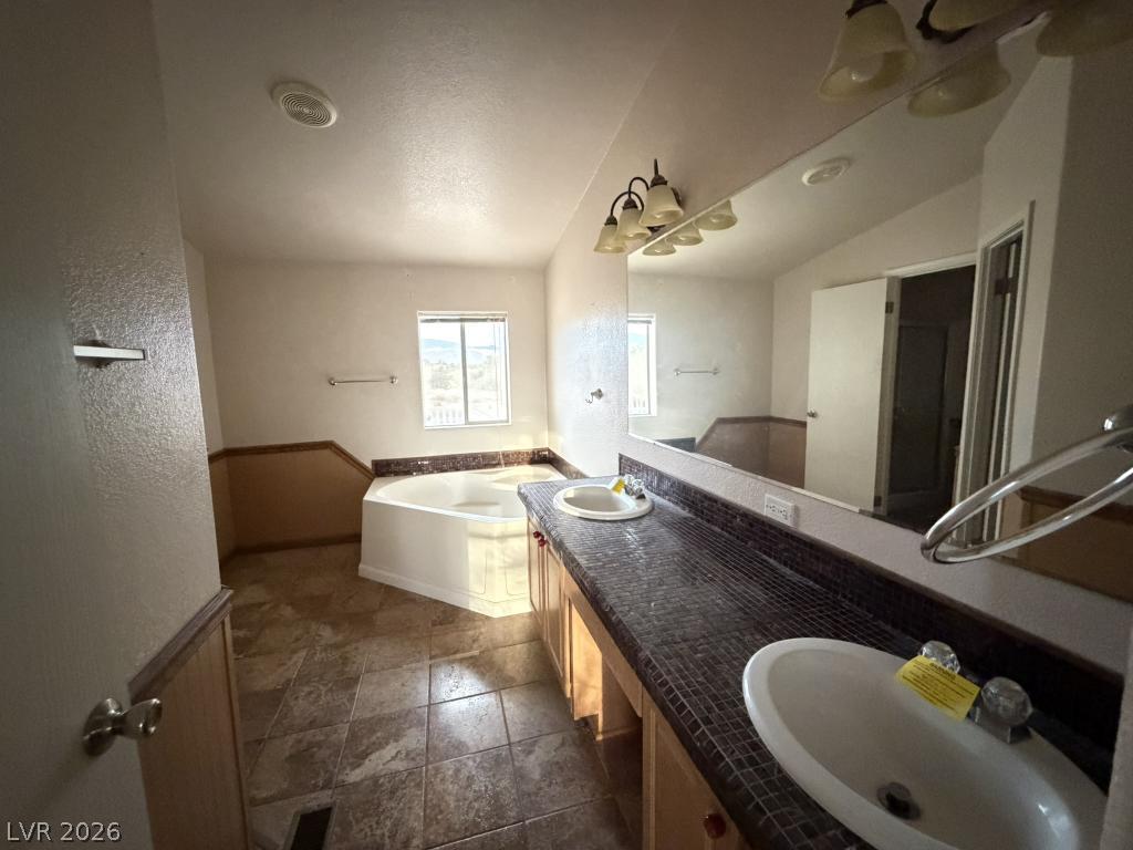 2390 Christie Court Property Photo 6