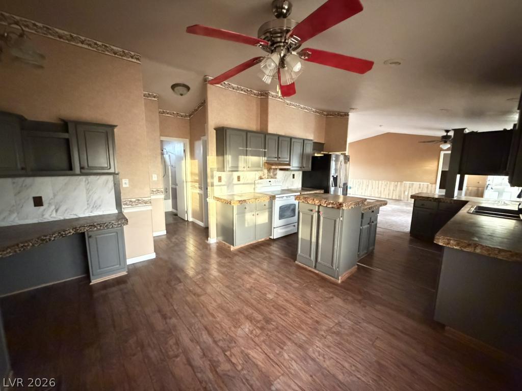 2390 Christie Court Property Photo 25
