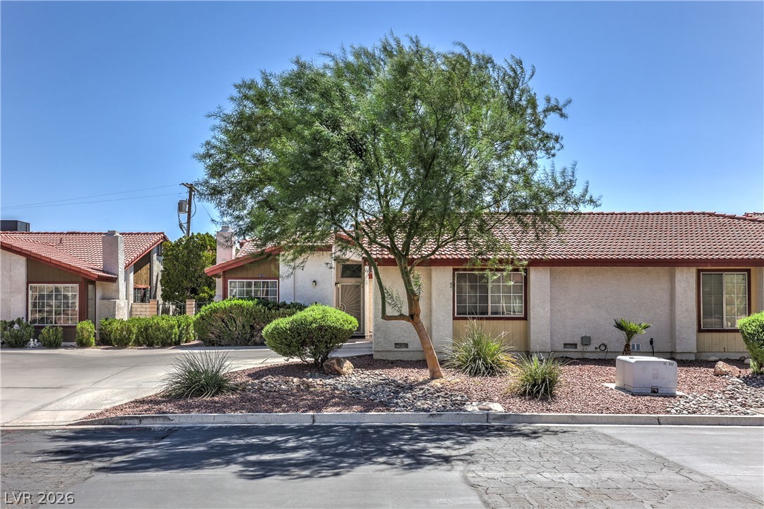 5272 Dickens Drive Property Photo 1