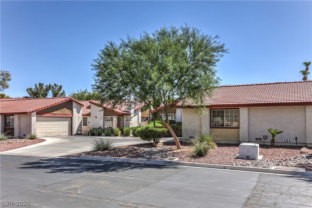 5272 Dickens Drive Property Photo 3