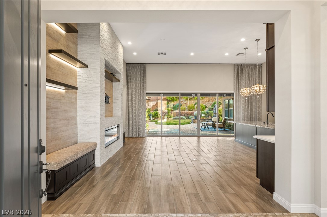 10179 Emerald Sunset Court Property Photo 3