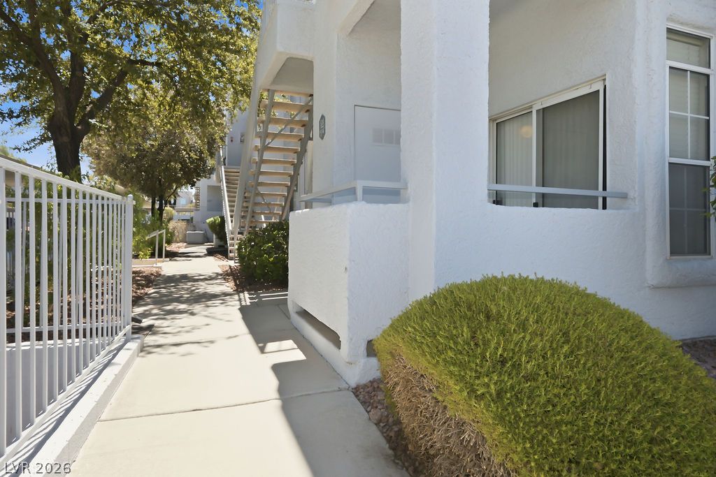 2201 Ramsgate Drive 514 Property Photo 4