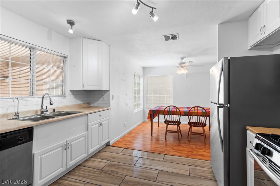 2200 South Fort Apache Road 2210 Property Photo 4