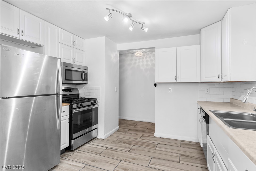 2200 South Fort Apache Road 2210 Property Photo 6