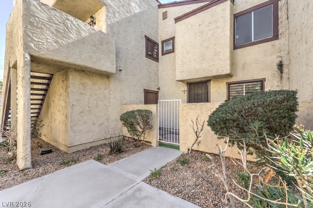 5047 Spencer Street B Property Photo 1