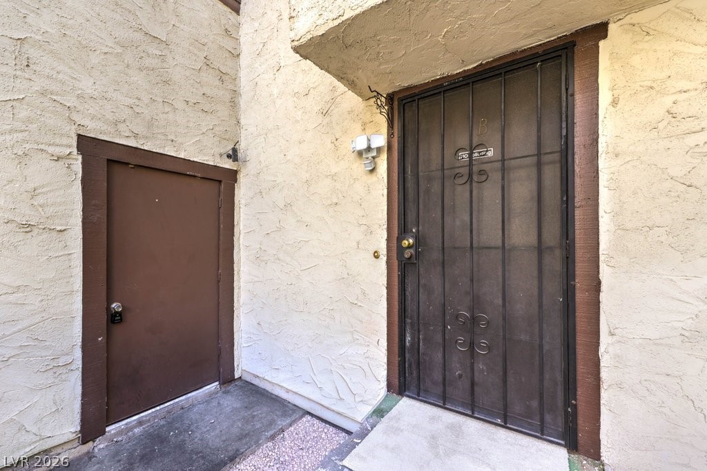 5047 Spencer Street B Property Photo 3