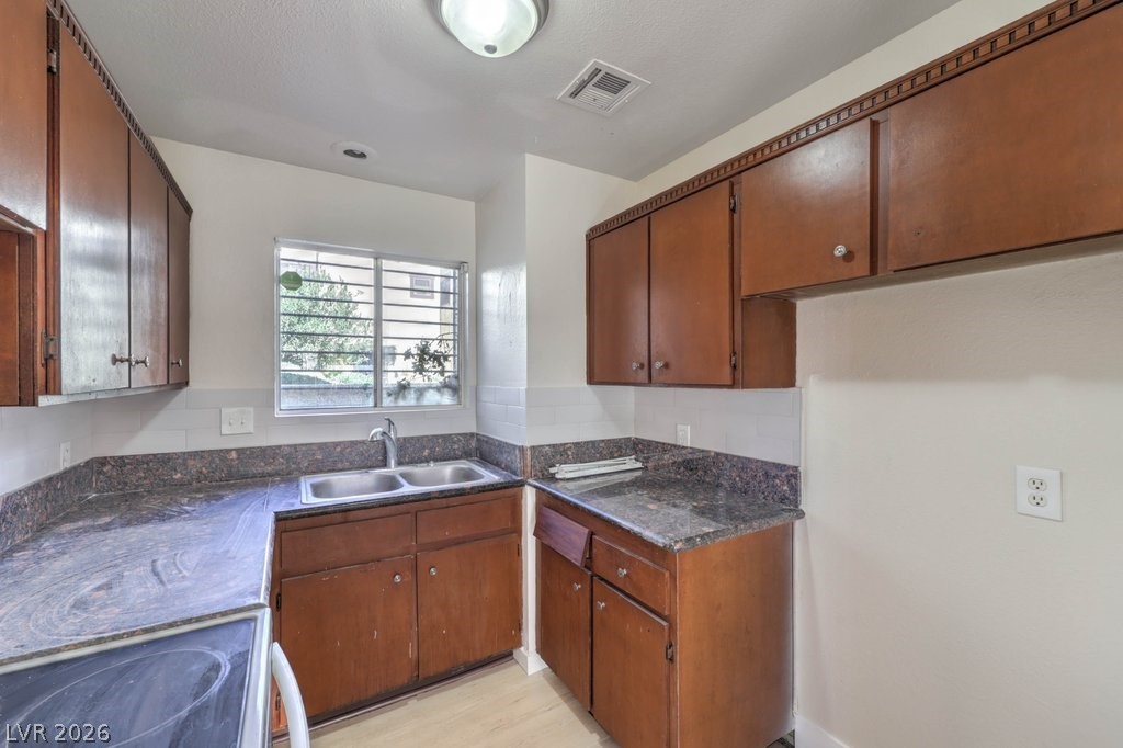 5047 Spencer Street B Property Photo 8