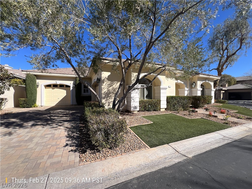 9304 Fontainbleu Drive Property Photo 1