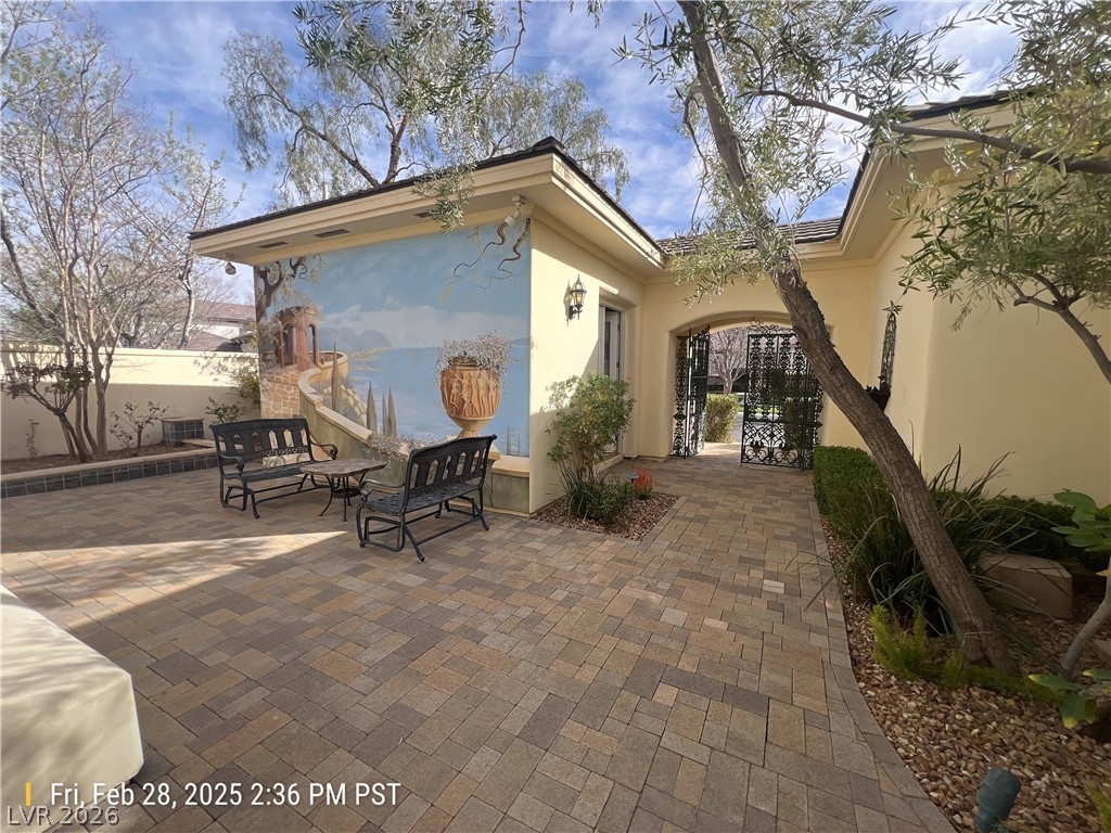 9304 Fontainbleu Drive Property Photo 2