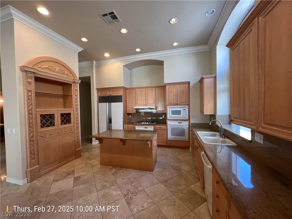 9304 Fontainbleu Drive Property Photo 14