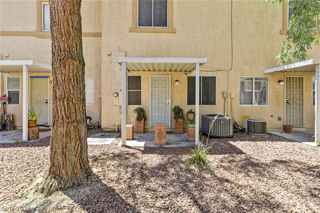 2205 Sleepy Court Property Photo 8