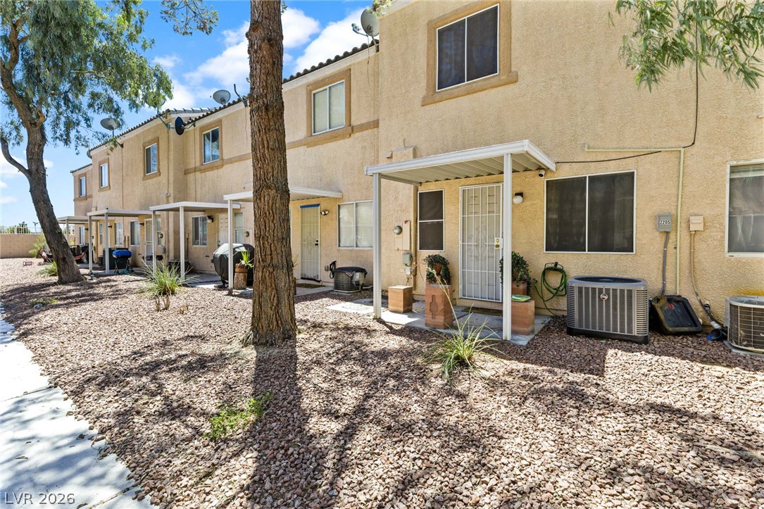 2205 Sleepy Court Property Photo 9