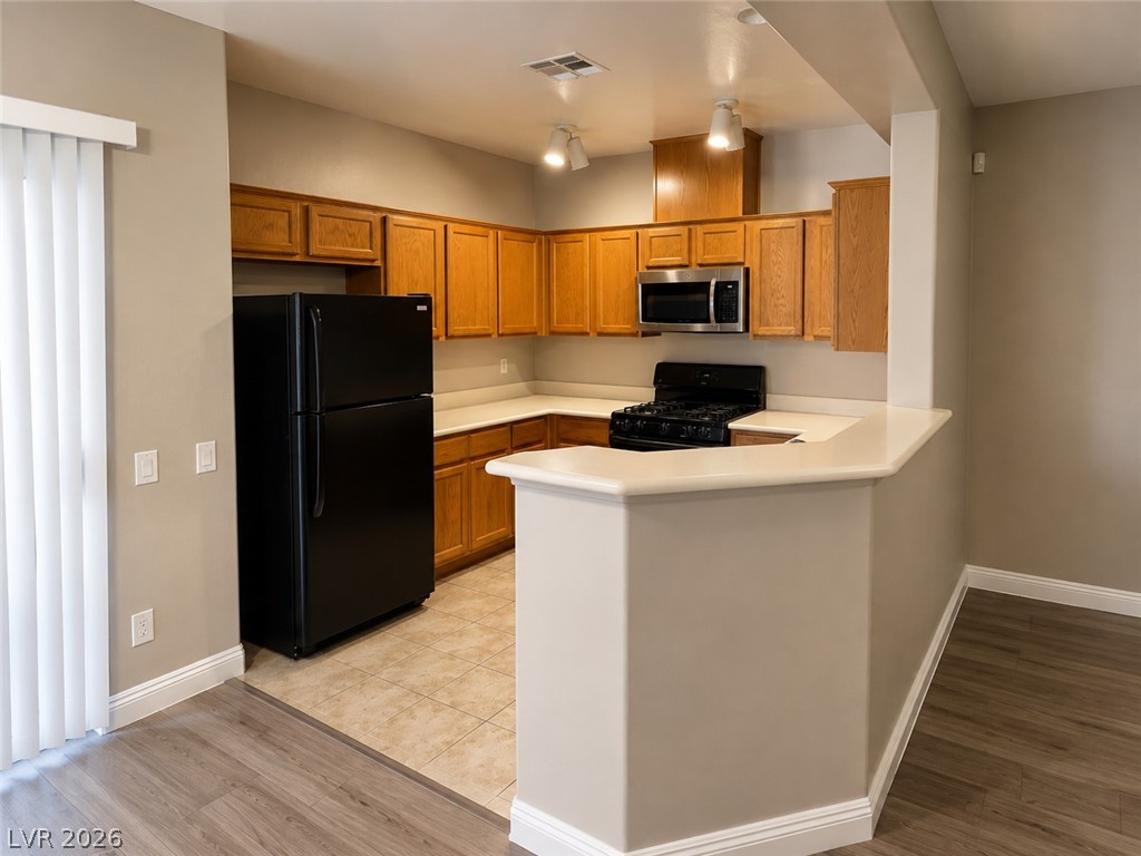 6868 Sky Pointe Drive 2006 Property Photo 3