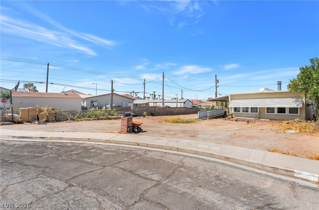 2029 College Circle Property Photo 4