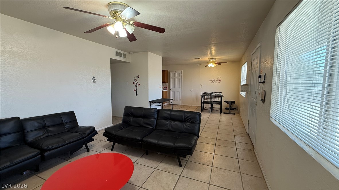 2420 North Street Property Photo 4