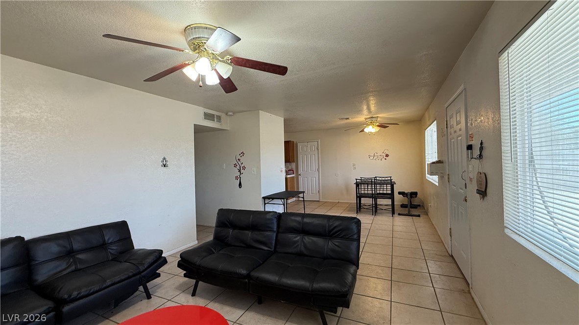 2420 North Street Property Photo 6