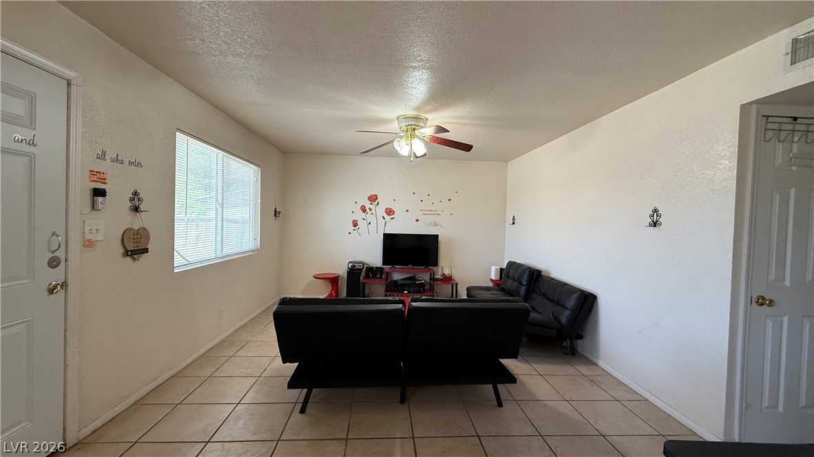 2420 North Street Property Photo 8