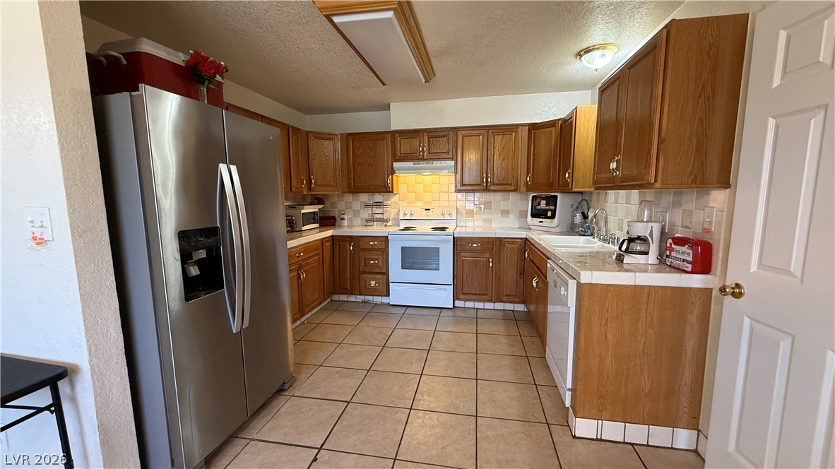 2420 North Street Property Photo 10