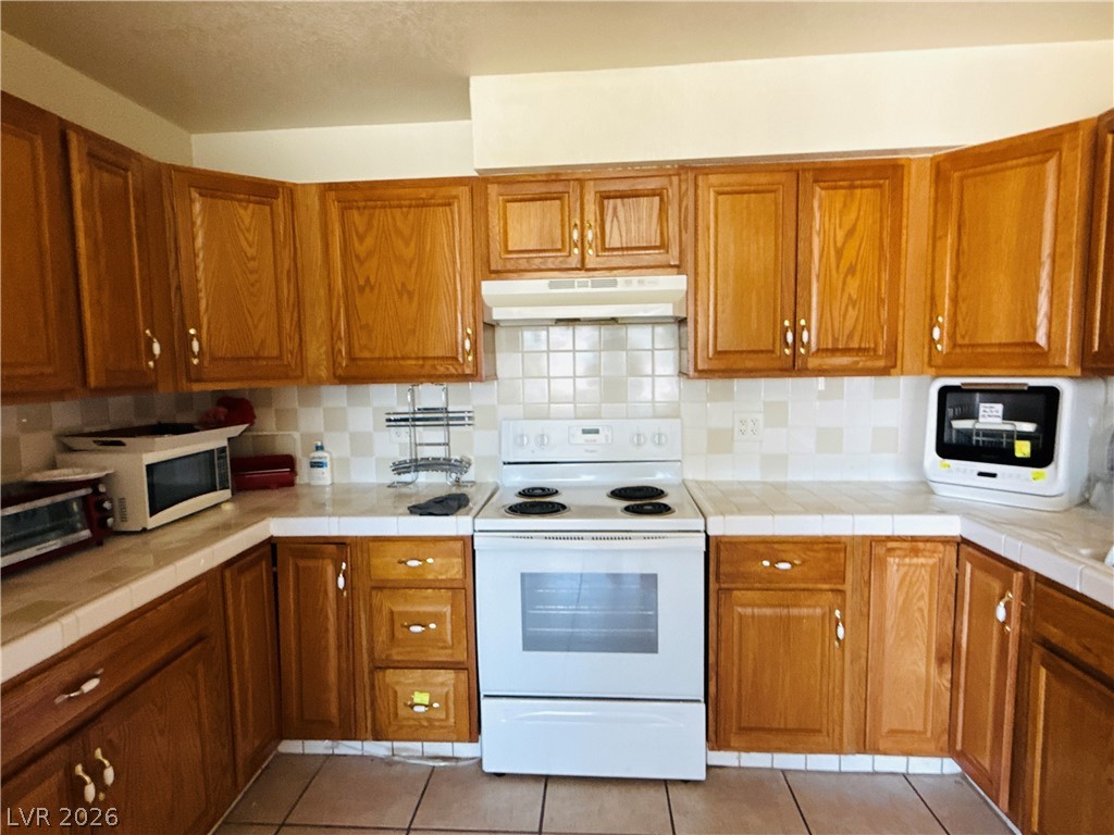 2420 North Street Property Photo 12