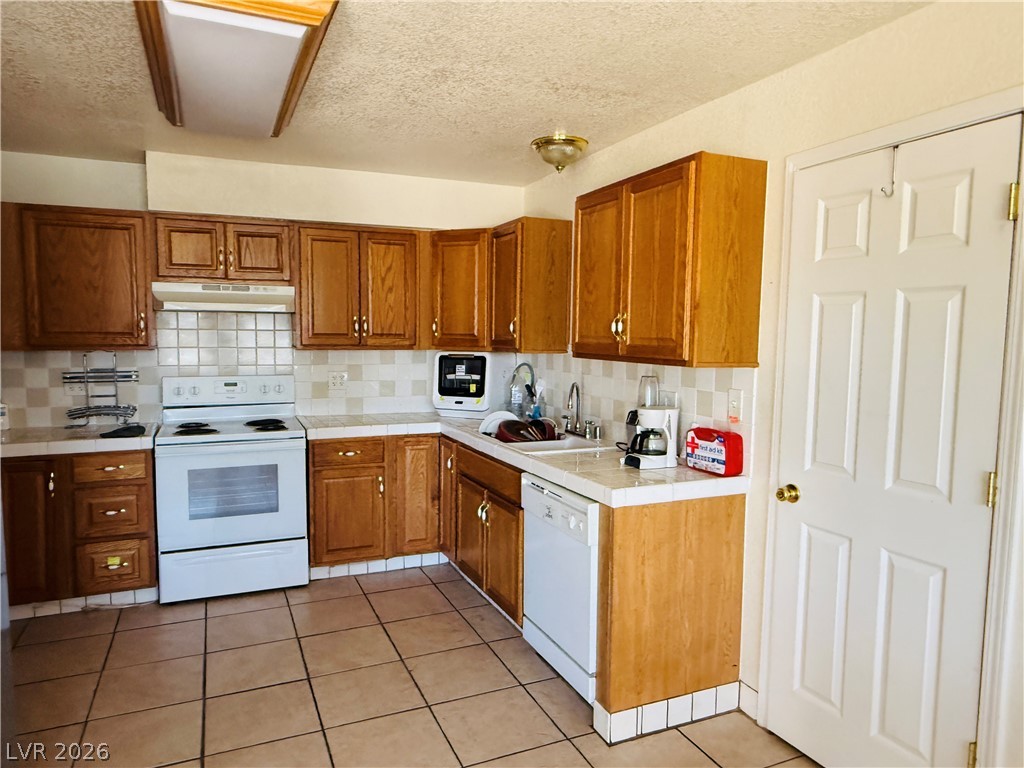 2420 North Street Property Photo 13