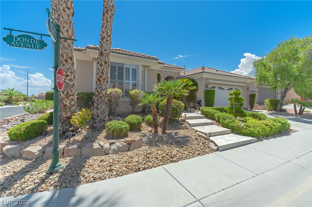10227 Donde Avenue Property Photo 4