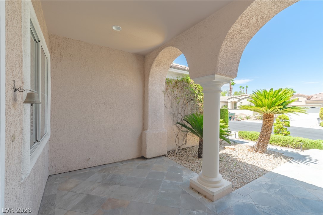 10227 Donde Avenue Property Photo 5