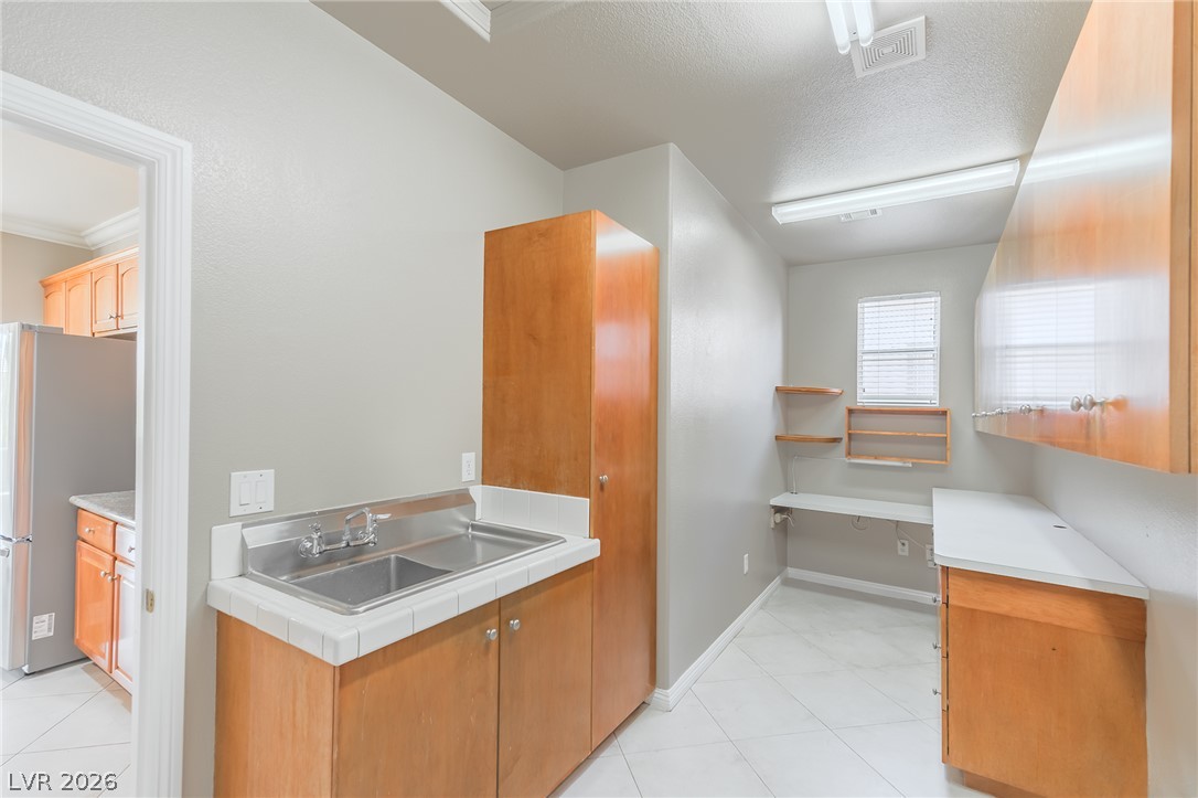 10227 Donde Avenue Property Photo 24