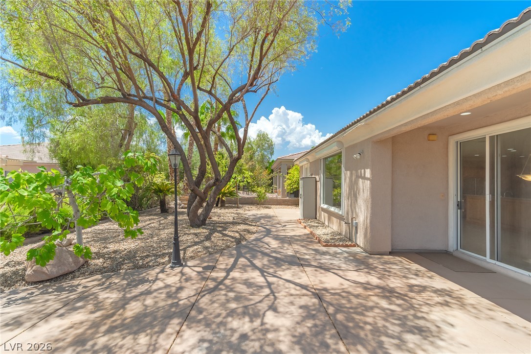 10227 Donde Avenue Property Photo 29