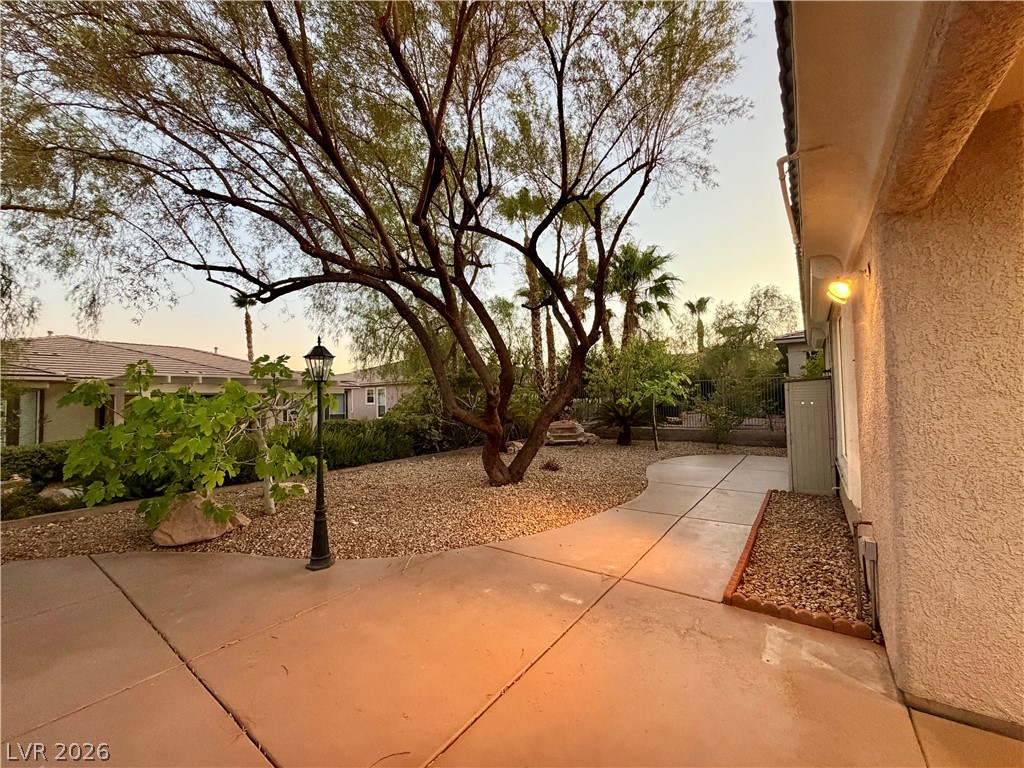 10227 Donde Avenue Property Photo 30