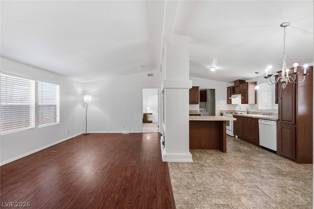4589 Royal Ridge Boulevard Property Photo 15
