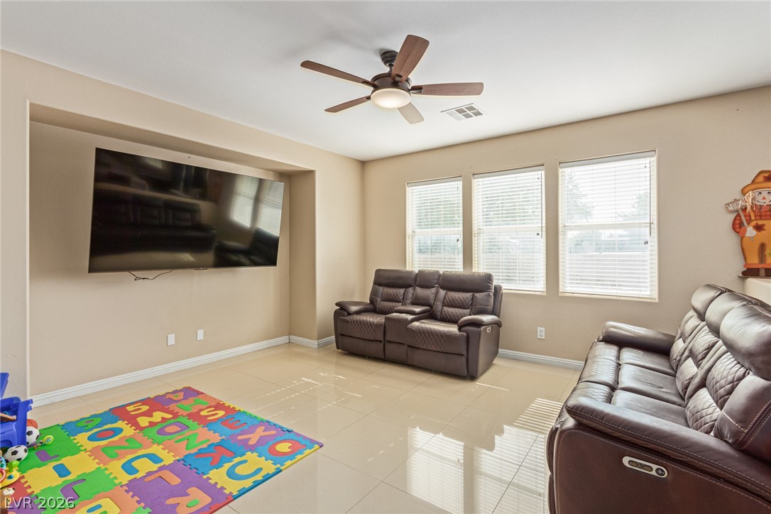 2621 Rainbow Glow Street Property Photo 5