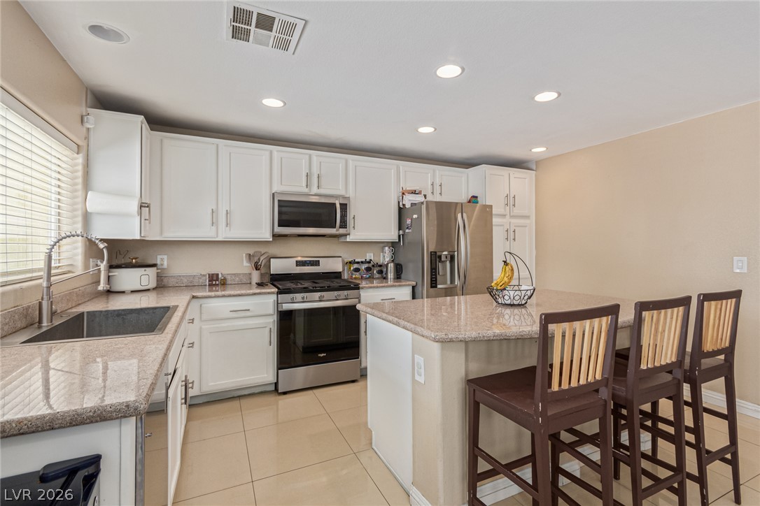 2621 Rainbow Glow Street Property Photo 9
