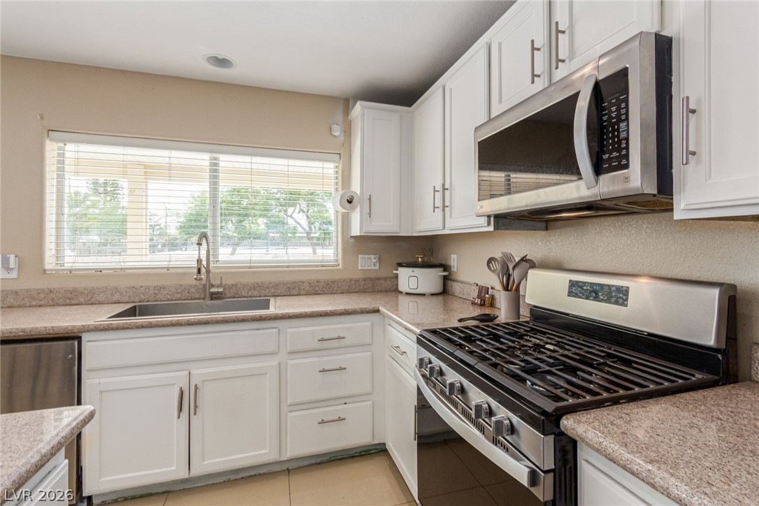 2621 Rainbow Glow Street Property Photo 10