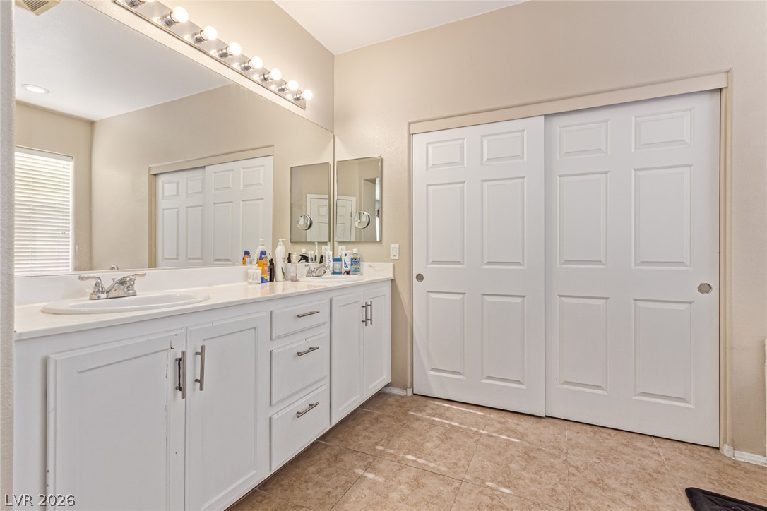 2621 Rainbow Glow Street Property Photo 15
