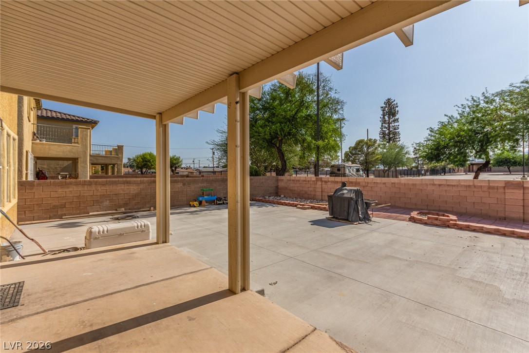 2621 Rainbow Glow Street Property Photo 27