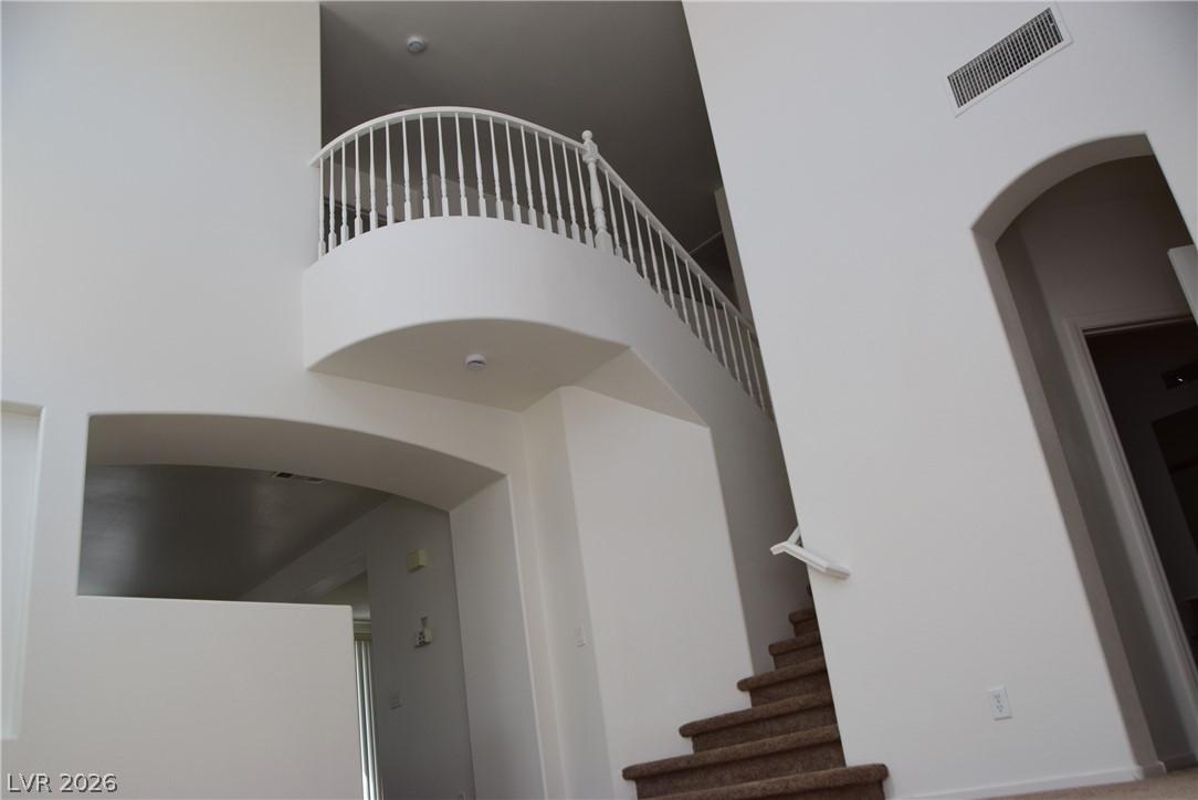 9493 Grove Ridge Avenue Property Photo 8