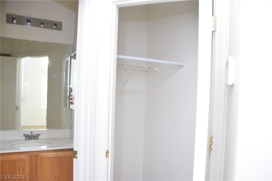 9493 Grove Ridge Avenue Property Photo 9
