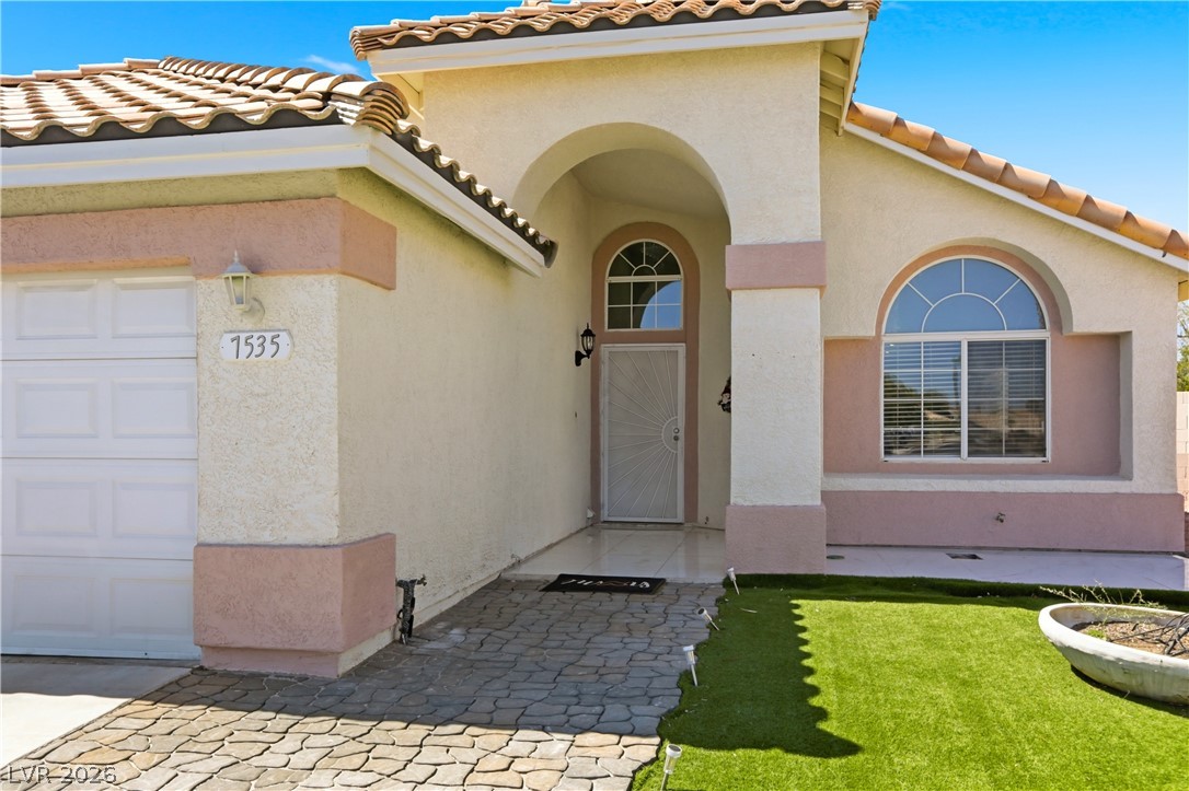 7535 Meadowoak Lane Property Photo 4