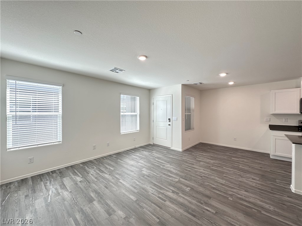 4921 Hunter Mesa Avenue Property Photo 4