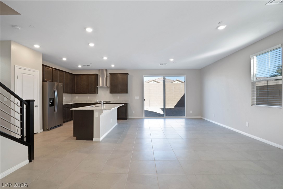 2572 Ofanto Street Property Photo 6