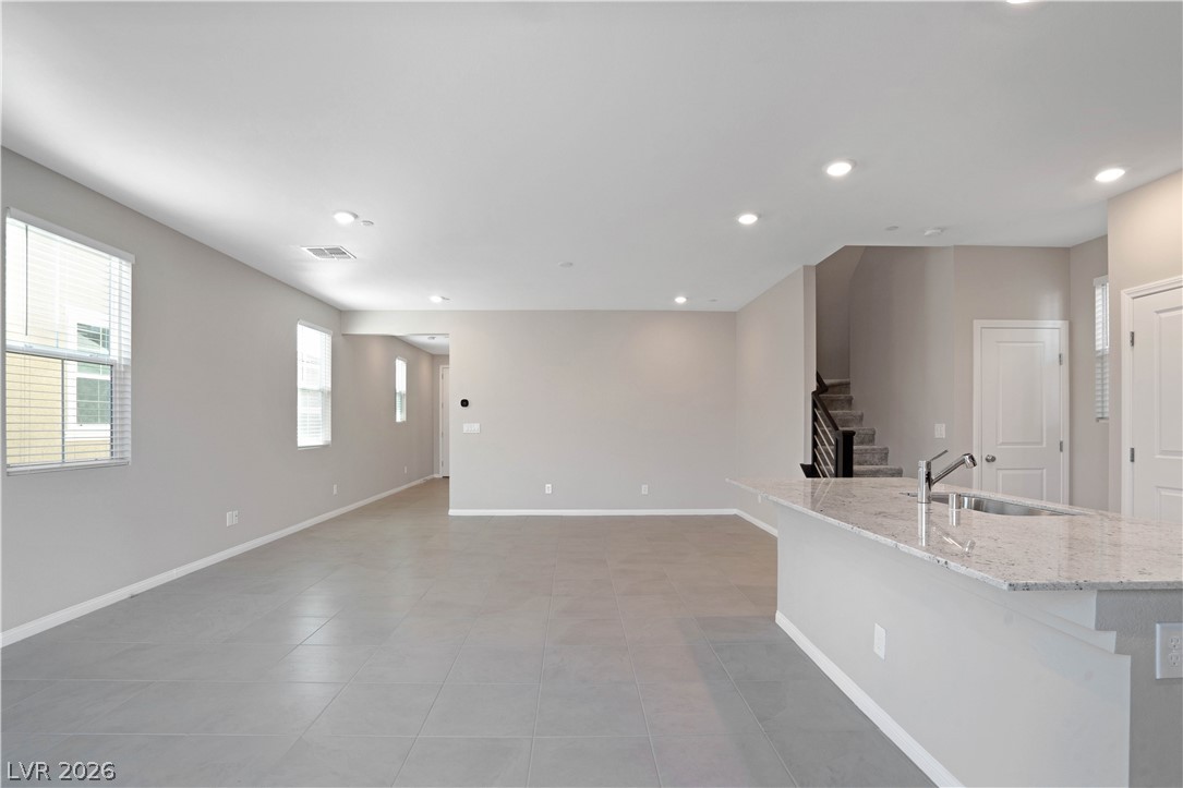 2572 Ofanto Street Property Photo 8