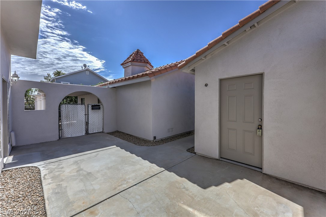 100 East Kimberly Drive Property Photo 3