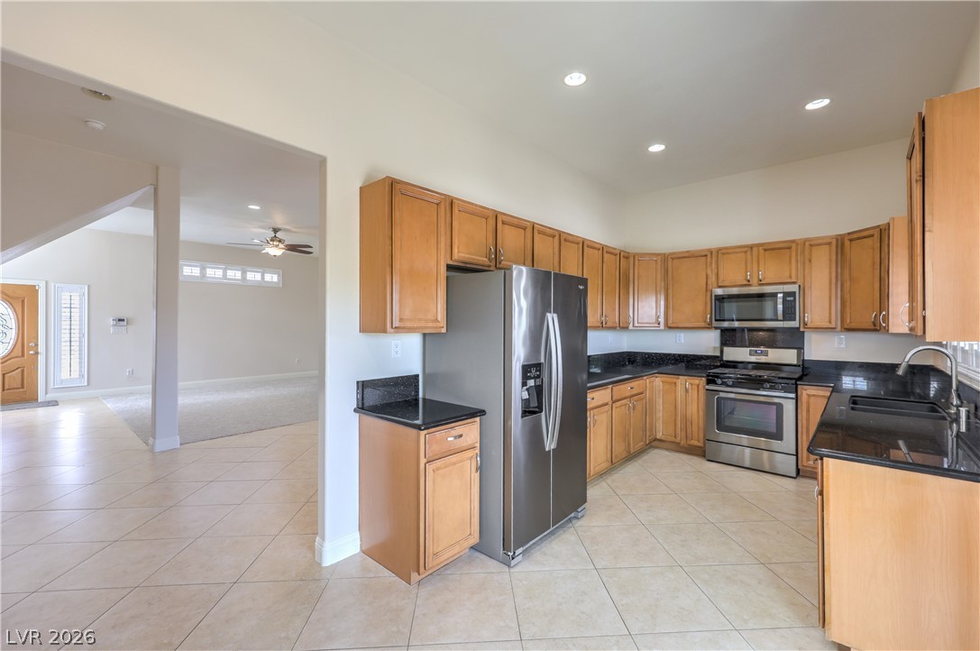 100 East Kimberly Drive Property Photo 9