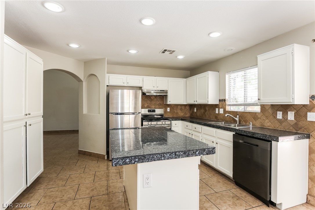 6572 Grand Oaks Drive Property Photo 9