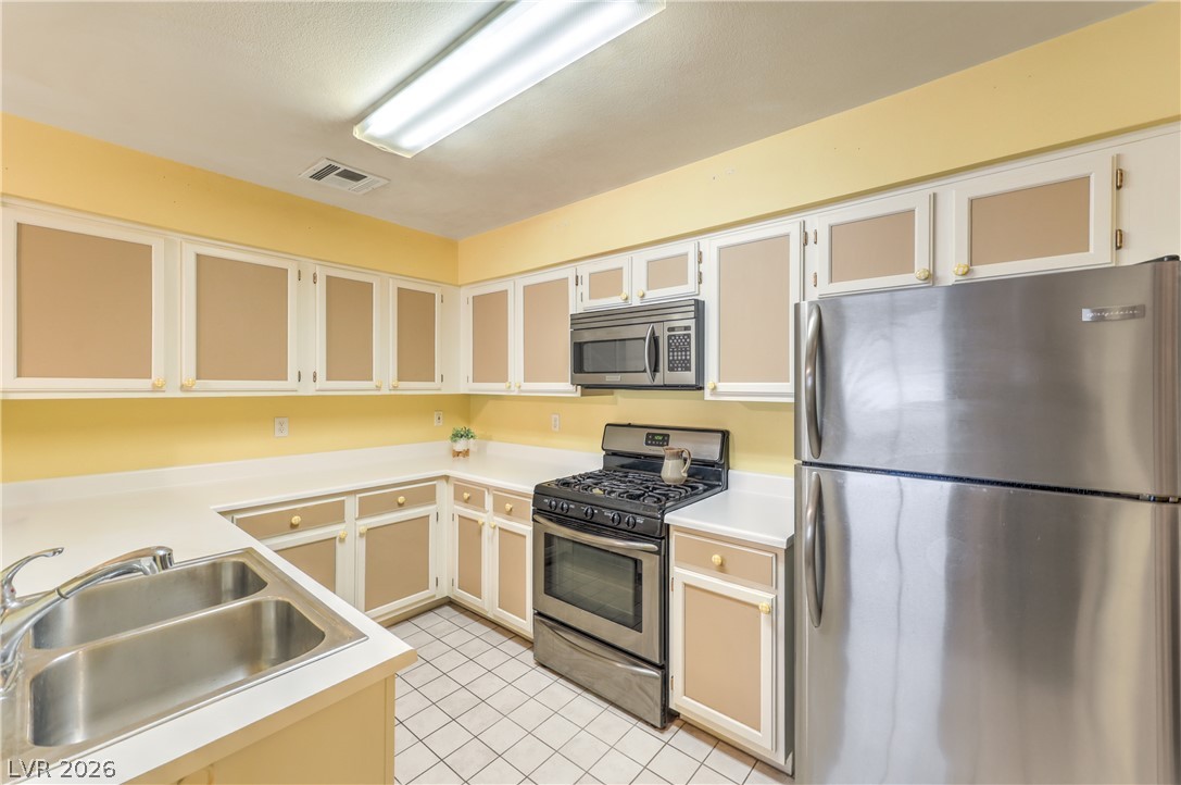 2041 Willowbury Drive D Property Photo 9
