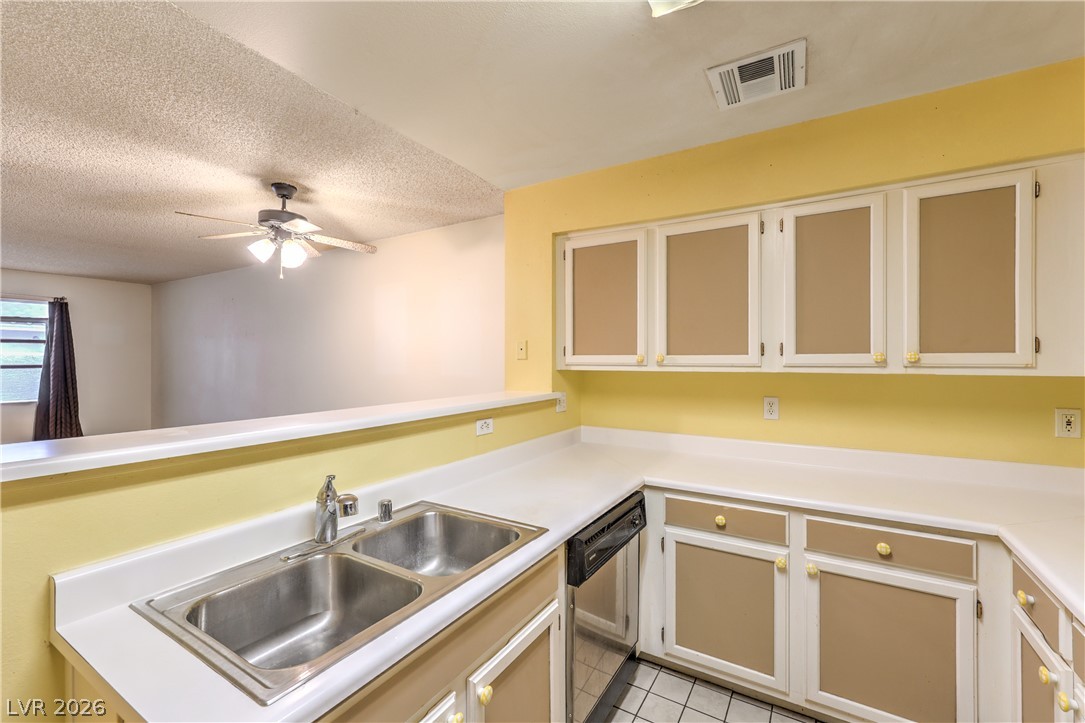 2041 Willowbury Drive D Property Photo 10