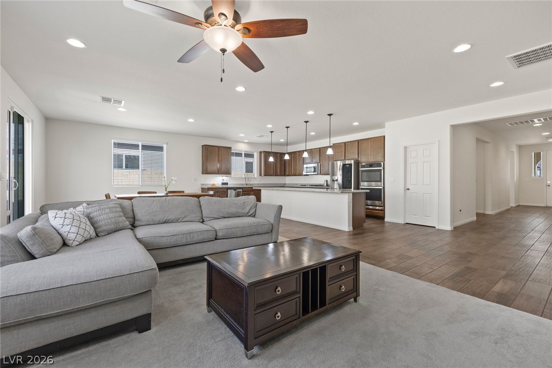 6721 Sycamore Pines Street Property Photo 4