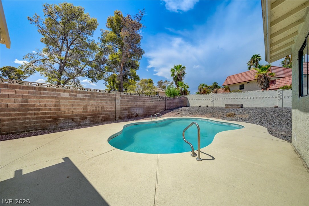 3195 Carmelita Circle Property Photo 25